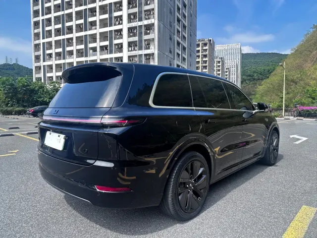 Li Auto L9 — Фото автомобиля 25