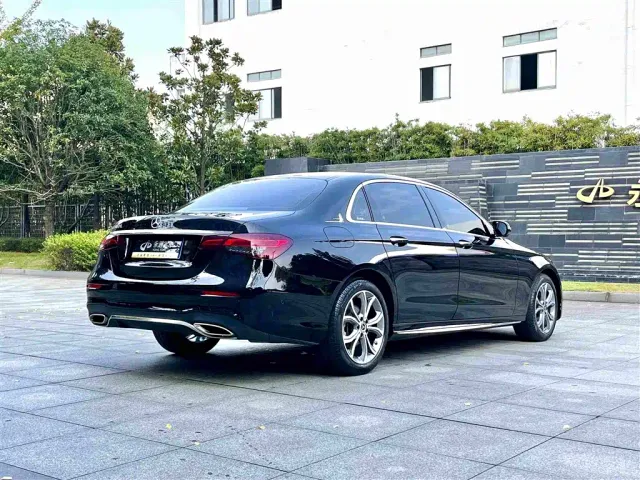 Mercedes-Benz E-Class — Фото автомобиля 13