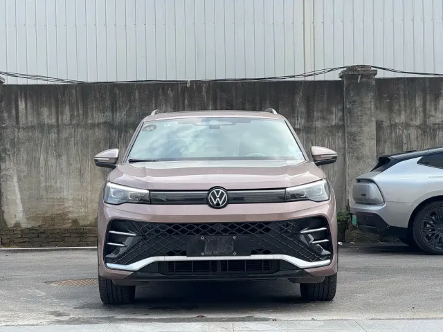 Volkswagen Tiguan L — Фото автомобиля 2