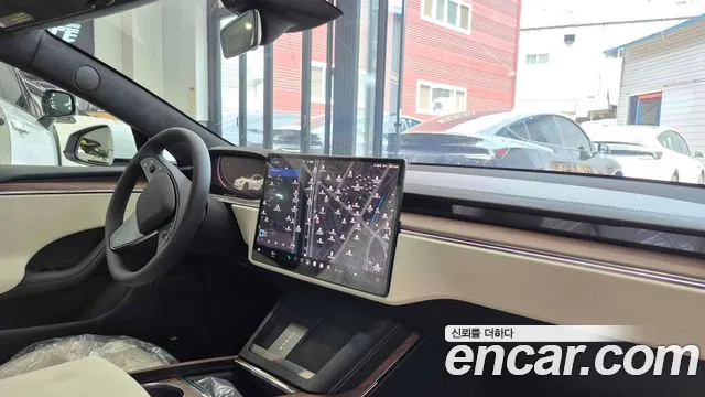 Tesla Model S — Фото автомобиля 9