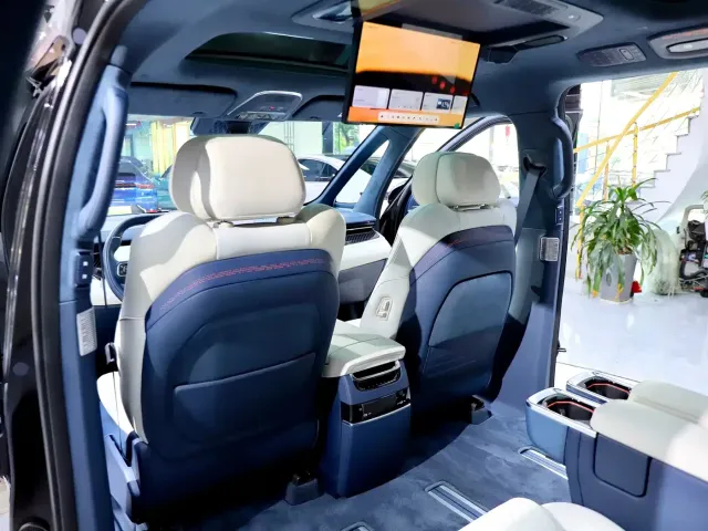 ZEEKR Zeekr 009 2024 6-seat Executive AWD 108kWh — Фото автомобиля 17