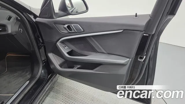 BMW 1 Series F40 — Фото автомобиля 13