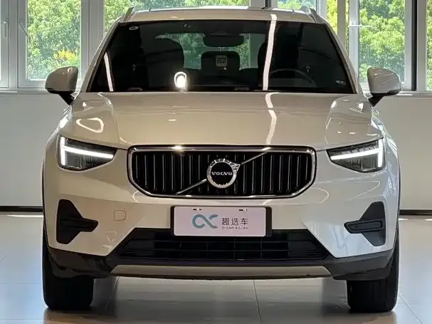 Volvo XC40 — Фото автомобиля 2