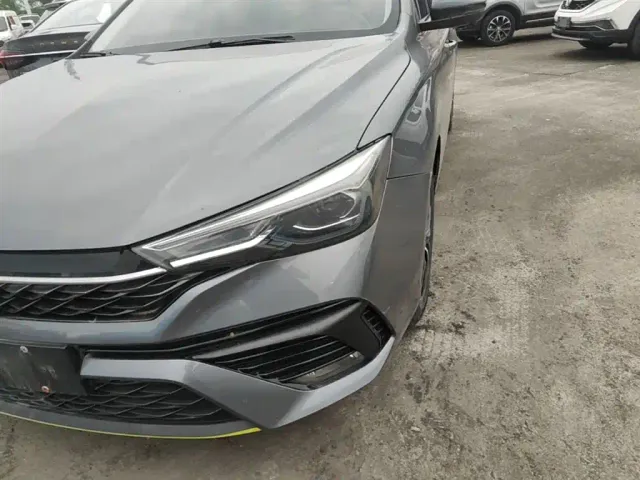 Roewe i5 — Фото автомобиля 23