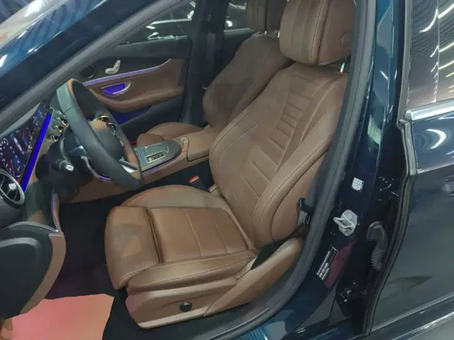 Mercedes-Benz E-Class — Фото автомобиля 14
