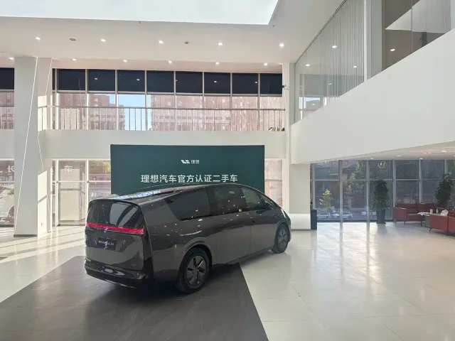 Li Auto MEGA — Фото автомобиля 5