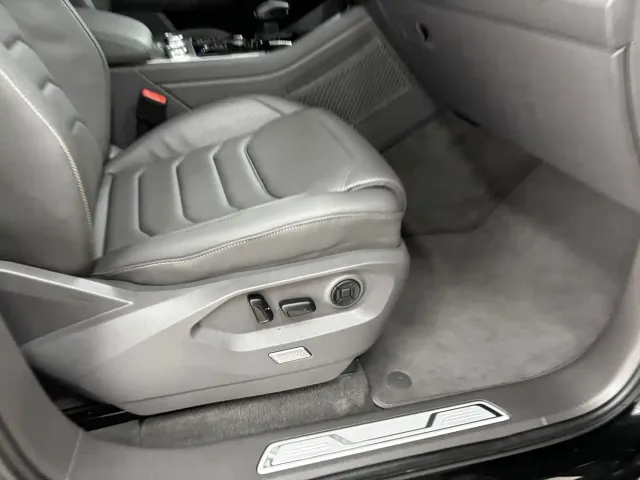 Volkswagen Touareg — Фото автомобиля 26