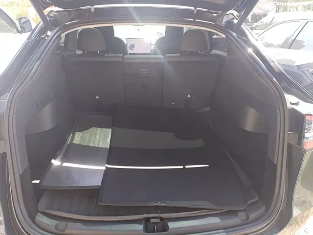 Tesla Model Y — Фото автомобиля 18