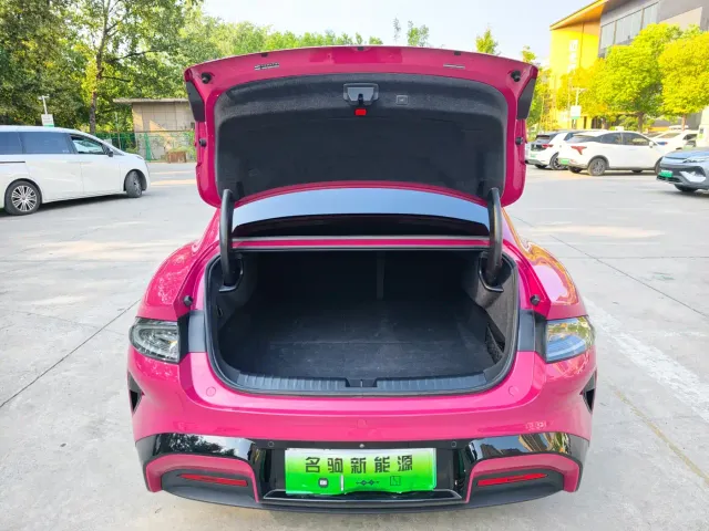 Xiaomi SU7 — Фото автомобиля 11