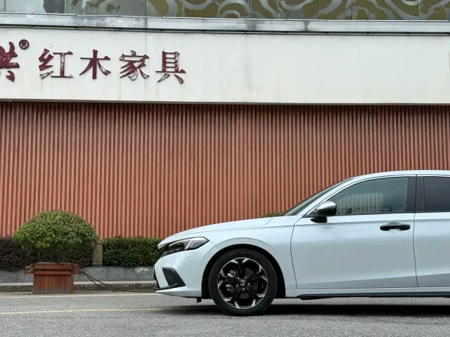 Honda Civic — Фото автомобиля 3
