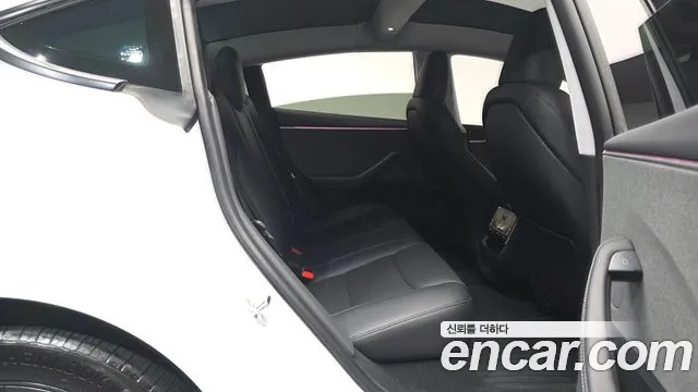 Tesla Model 3 — Фото автомобиля 11