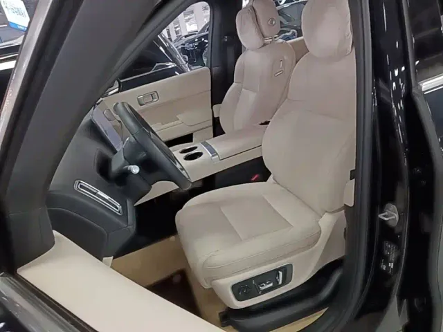 Li Auto L9 — Фото автомобиля 14