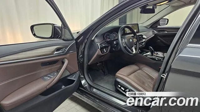 BMW 5-Series 5 серия (G30) 530i xDrive Luxury — Фото автомобиля 6