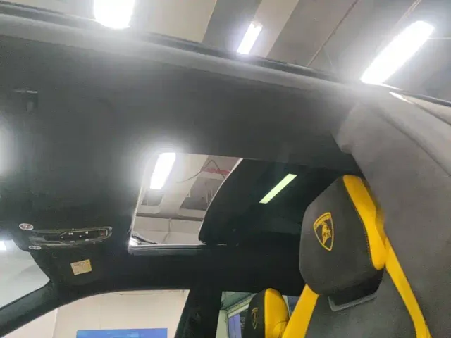 Lamborghini Urus — Фото автомобиля 9