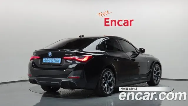 BMW i4 — Фото автомобиля 2