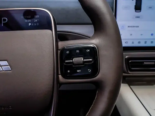 Li Auto MEGA — Фото автомобиля 19