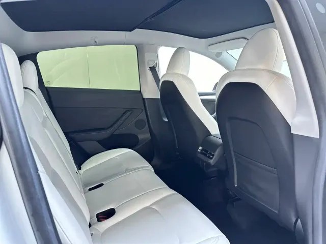 Tesla Model Y — Фото автомобиля 15