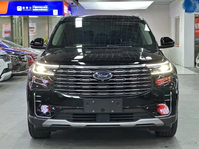 Ford Explorer — Фото автомобиля 2