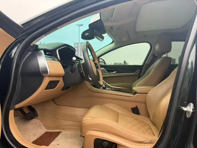 Jaguar XFL — Фото автомобиля 4