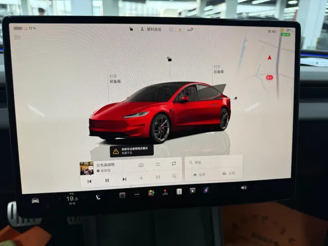 Tesla Model 3 — Фото автомобиля 6