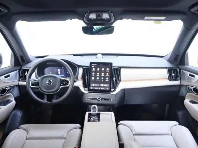 Volvo XC90 — Фото автомобиля 13