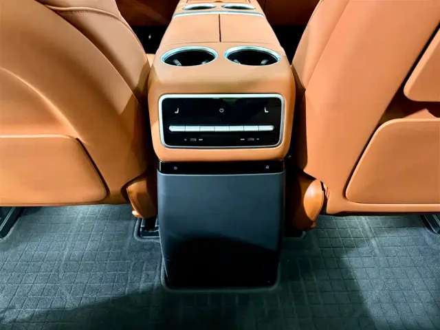 Li Auto L9 — Фото автомобиля 22