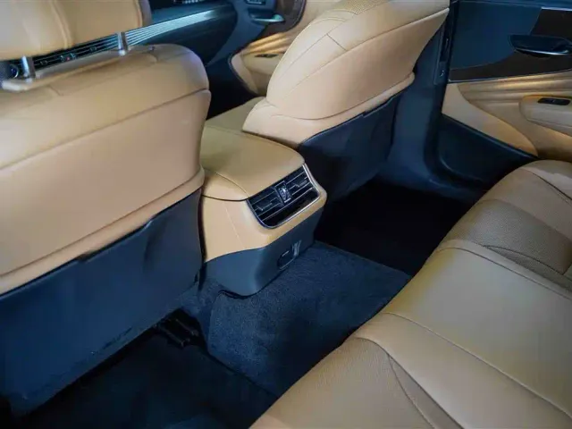 Lexus LS — Фото автомобиля 8