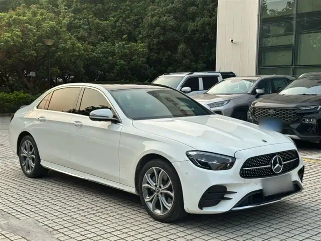 Mercedes-Benz E-Class — Фото автомобиля 23