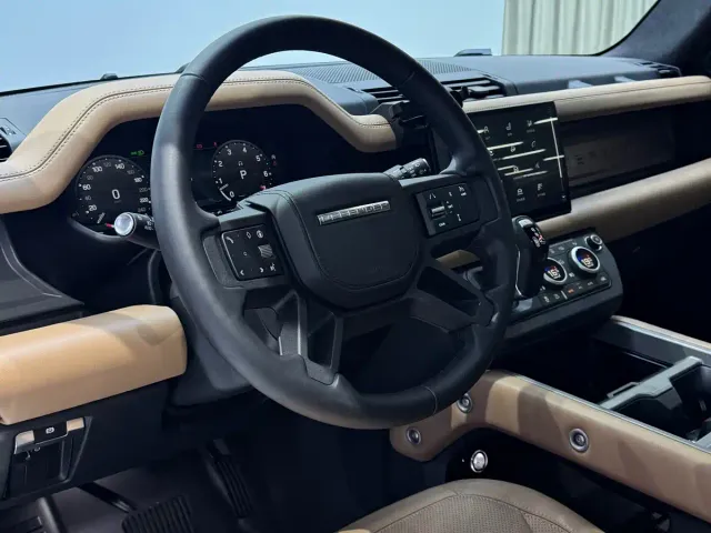 Land Rover Defender — Фото автомобиля 12