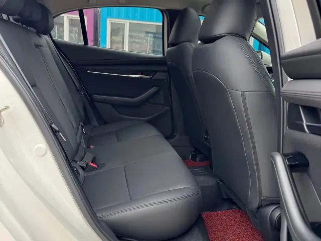 Mazda Axela — Фото автомобиля 14