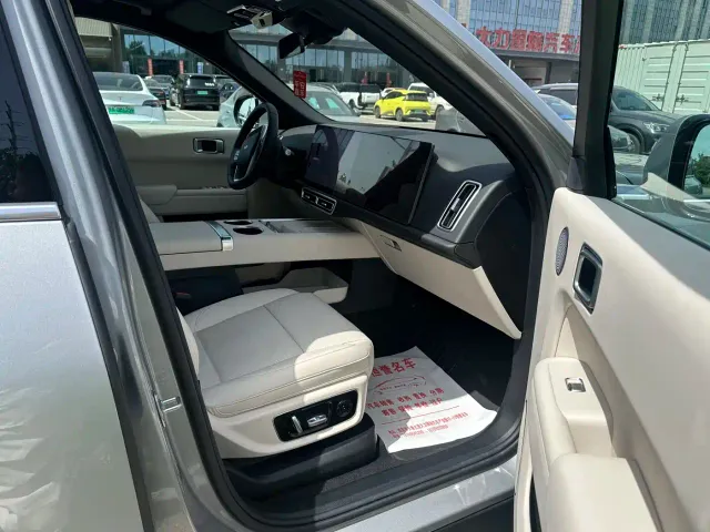 Li Auto L8 — Фото автомобиля 8