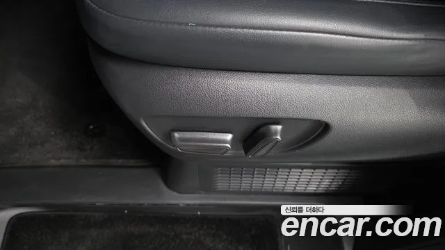 Toyota Alphard — Фото автомобиля 24