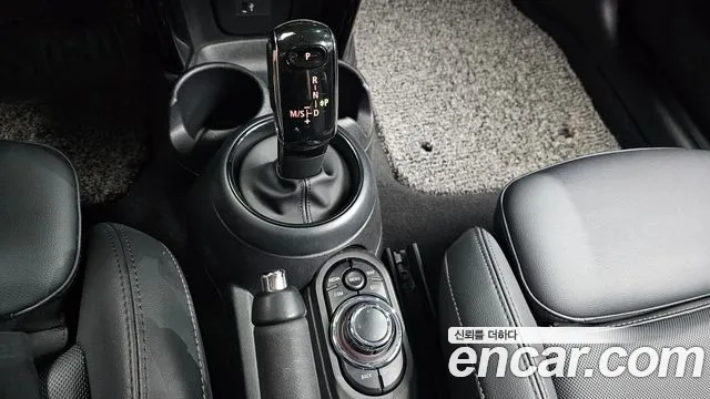 Mini Cooper Cooper Classic Plus Launch Pack — Фото автомобиля 9