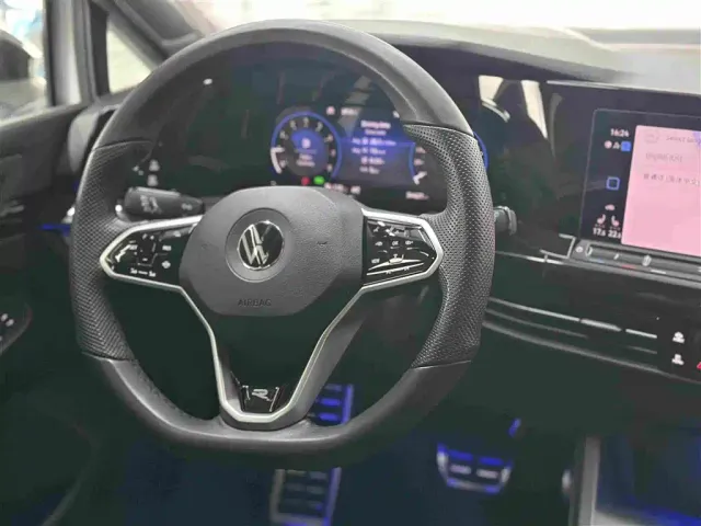 Volkswagen Golf — Фото автомобиля 11