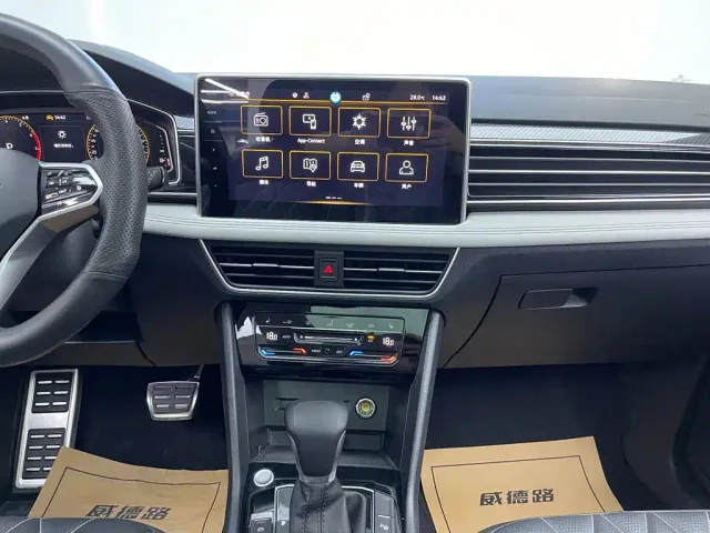 Volkswagen Tiguan L — Фото автомобиля 26
