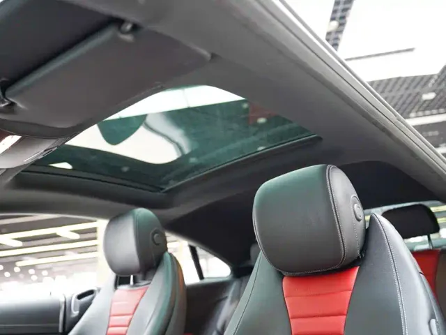 Mercedes-Benz E-Class — Фото автомобиля 12
