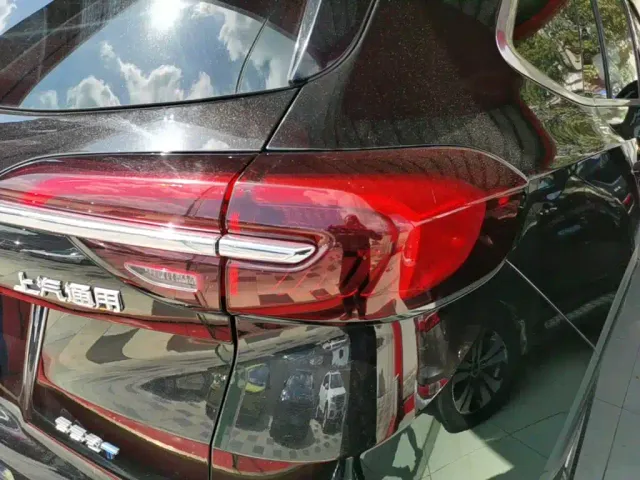 Buick Envision Plus — Фото автомобиля 7