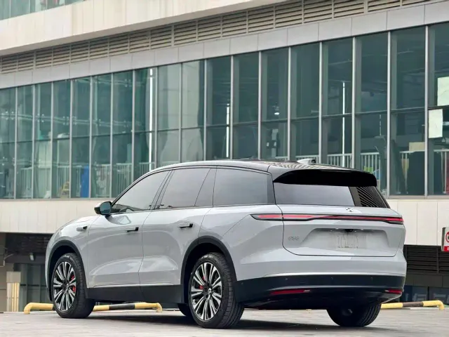 Nio ES8 — Фото автомобиля 18