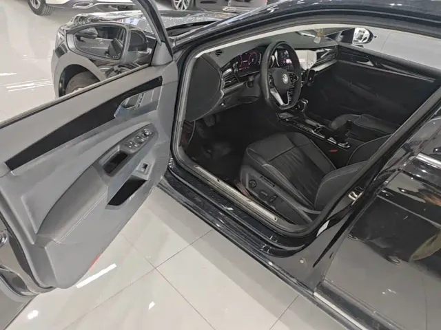 Volkswagen Passat — Фото автомобиля 15