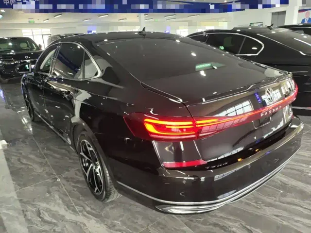 Volkswagen Passat — Фото автомобиля 4