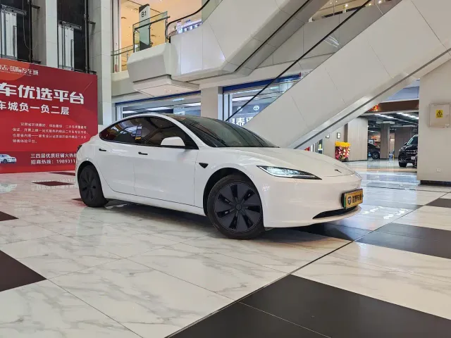 Фотография автомобиля — Tesla Model 3