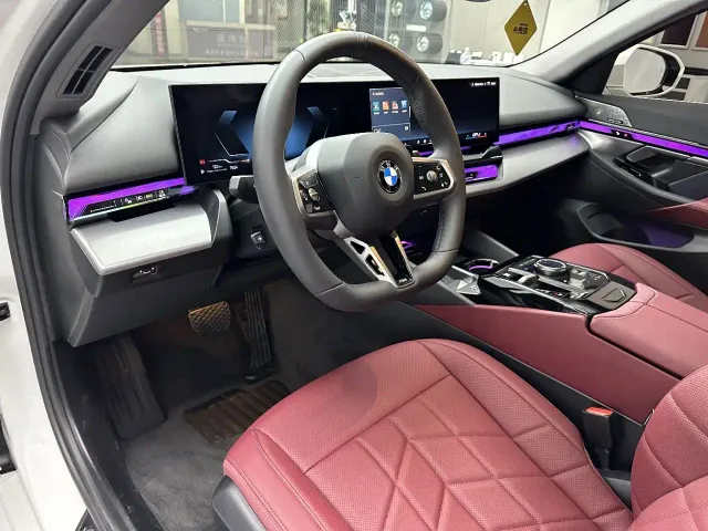 BMW 5 Series — Фото автомобиля 10