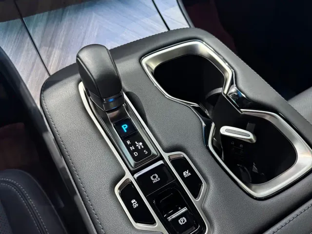 Lexus LM — Фото автомобиля 9