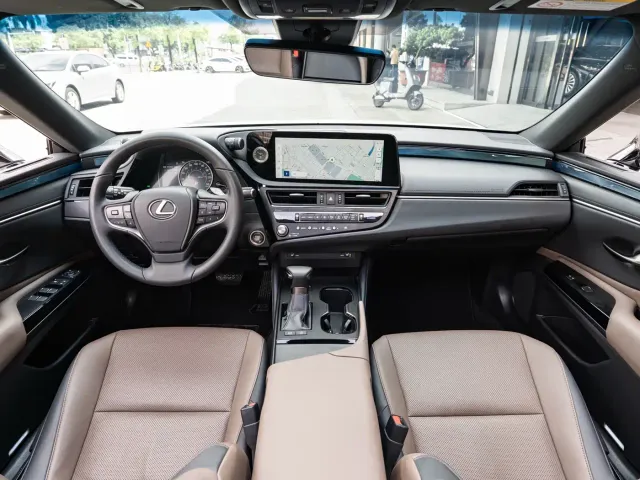 Lexus ES — Фото автомобиля 13
