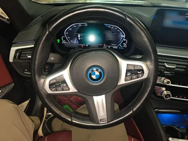 BMW 5 Series — Фото автомобиля 10