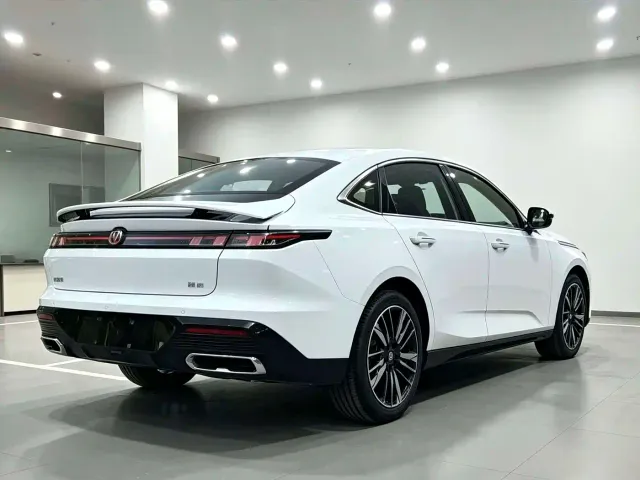Changan Eado — Фото автомобиля 7