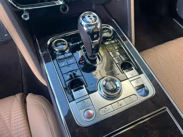 Bentley Flying Spur 2021 4.0T V8 Standard Version — Фото автомобиля 7