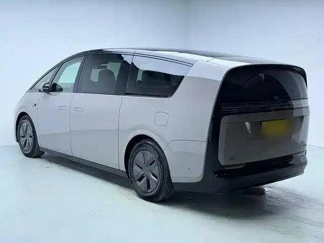 Li Auto MEGA — Фото автомобиля 3