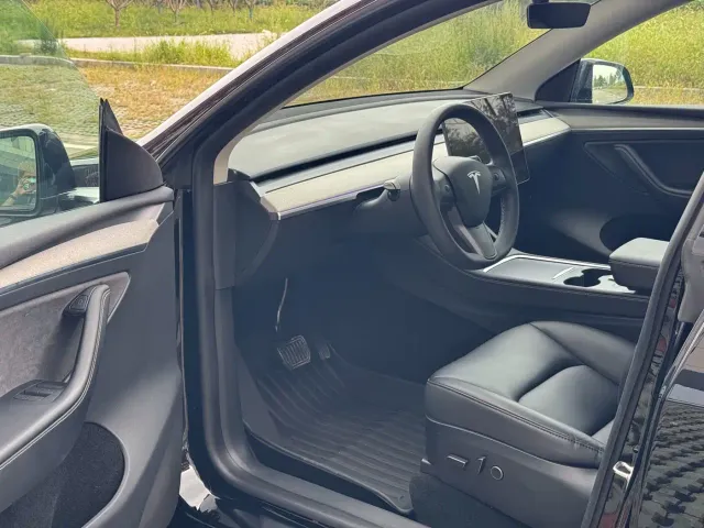 Tesla Model Y — Фото автомобиля 20