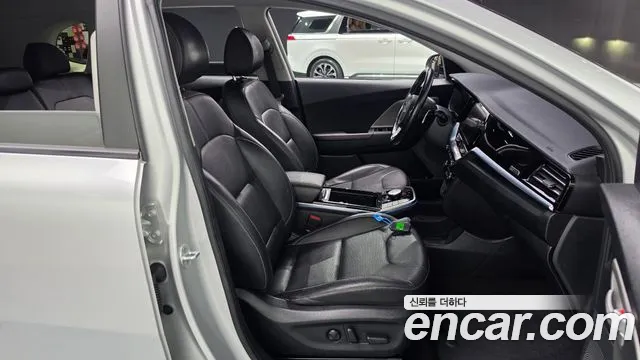 Kia Niro — Фото автомобиля 16